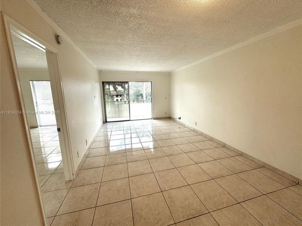 7900 Camino Cir 305, Miami FL 33143