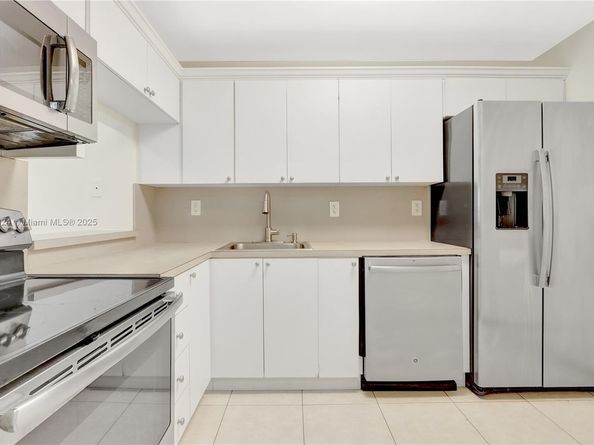7900 Camino Cir 305, Miami FL 33143