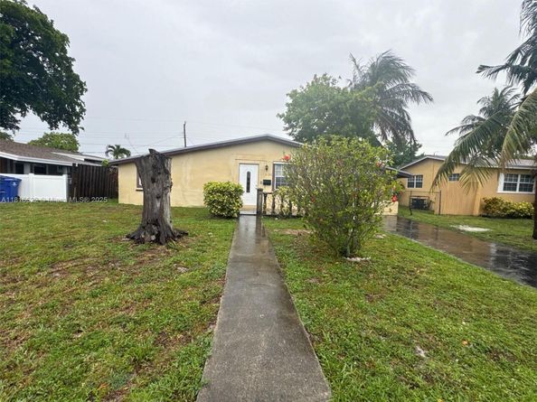 2130 Acapulco Dr, Miramar FL 33023
