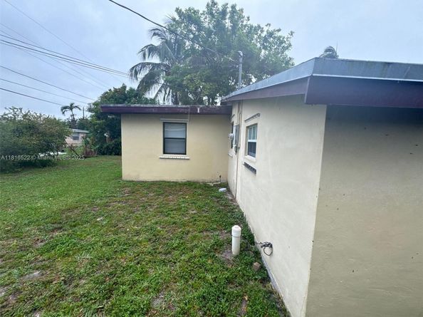 2130 Acapulco Dr, Miramar FL 33023