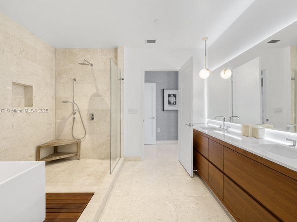 3581 E Glencoe St 501, Miami FL 33133