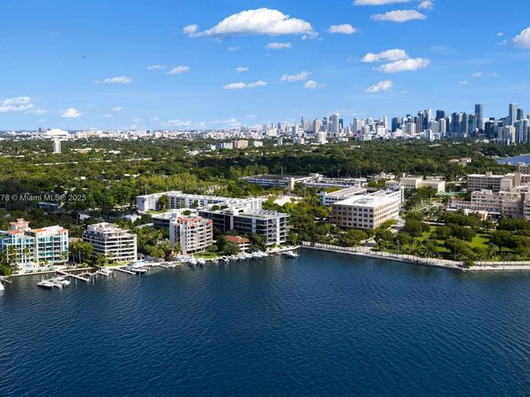 3581 E Glencoe St 501, Miami FL 33133