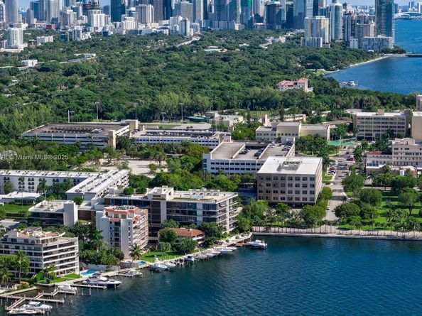 3581 E Glencoe St 501, Miami FL 33133