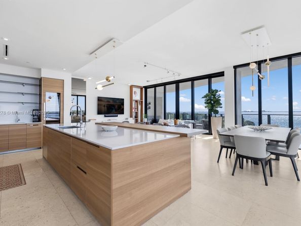 3581 E Glencoe St 501, Miami FL 33133