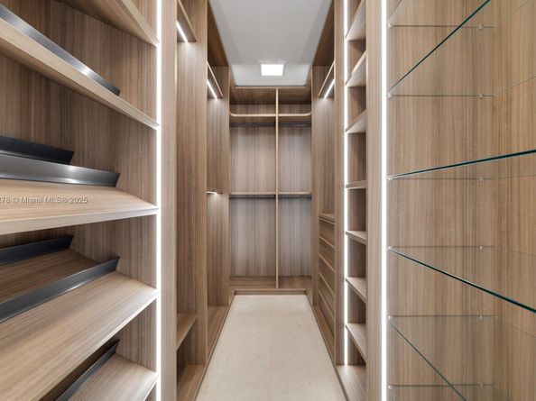 3581 E Glencoe St 501, Miami FL 33133