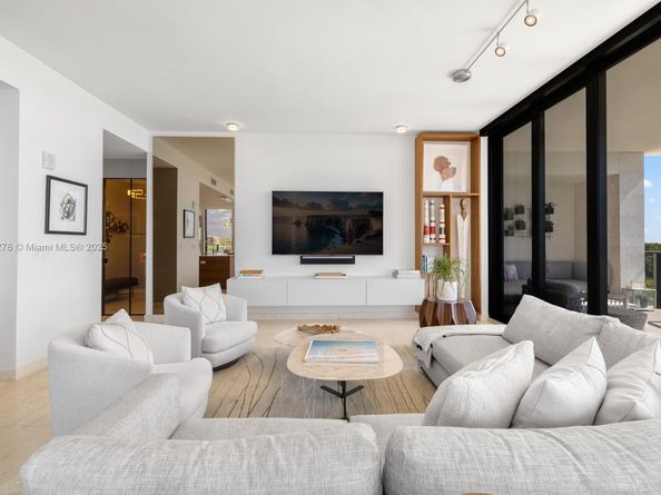 3581 E Glencoe St 501, Miami FL 33133