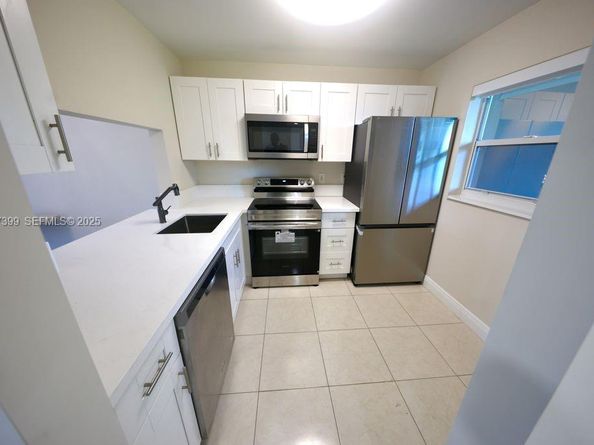 9450 Poinciana Pl 106, Davie FL 33324