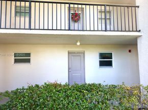 9450 Poinciana Pl 106, Davie FL 33324