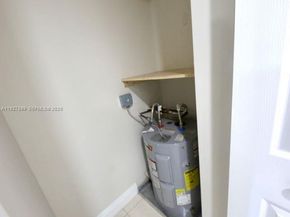 9450 Poinciana Pl 106, Davie FL 33324