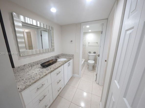 9450 Poinciana Pl 106, Davie FL 33324