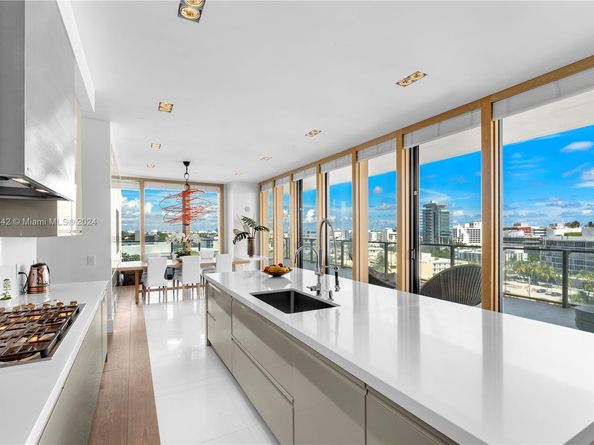 800 S Pointe Dr 901, Miami Beach FL 33139