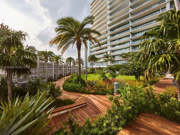 800 S Pointe Dr 901, Miami Beach FL 33139