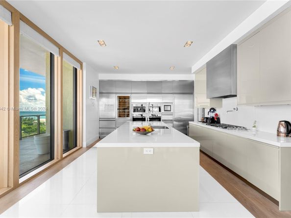 800 S Pointe Dr 901, Miami Beach FL 33139