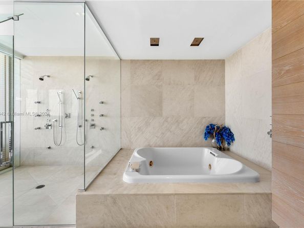 800 S Pointe Dr 901, Miami Beach FL 33139