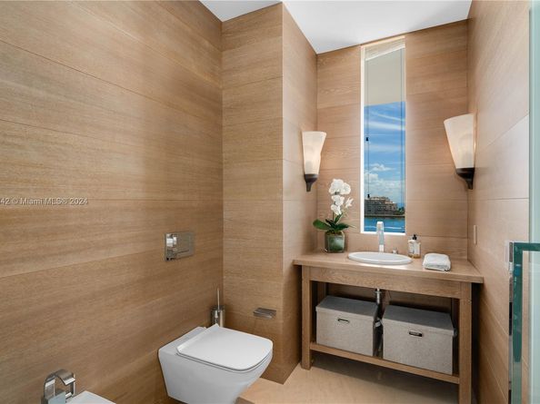 800 S Pointe Dr 901, Miami Beach FL 33139