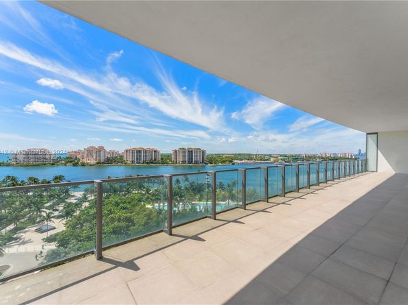 800 S Pointe Dr 901, Miami Beach FL 33139