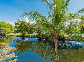 302 Lakeview Dr 202, Weston FL 33326