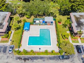 302 Lakeview Dr 202, Weston FL 33326