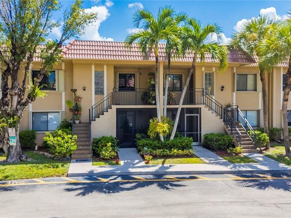 302 Lakeview Dr 202, Weston FL 33326