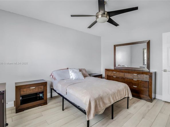 302 Lakeview Dr 202, Weston FL 33326