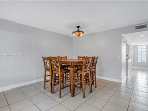 302 Lakeview Dr 202, Weston FL 33326