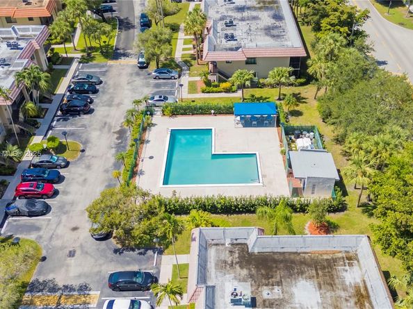 302 Lakeview Dr 202, Weston FL 33326