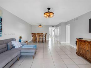 302 Lakeview Dr 202, Weston FL 33326