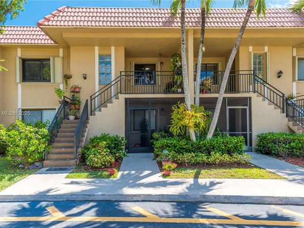 302 Lakeview Dr 202, Weston FL 33326