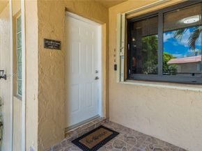 302 Lakeview Dr 202, Weston FL 33326