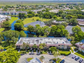 302 Lakeview Dr 202, Weston FL 33326