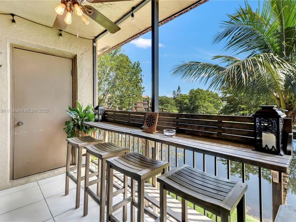 302 Lakeview Dr 202, Weston FL 33326