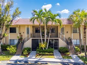 302 Lakeview Dr 202, Weston FL 33326