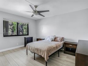 302 Lakeview Dr 202, Weston FL 33326