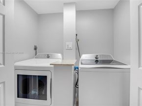 302 Lakeview Dr 202, Weston FL 33326