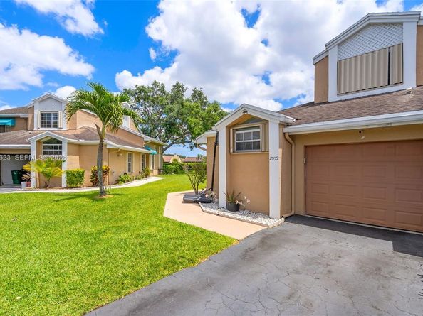 7059 Woodmont Way, Tamarac FL 33321