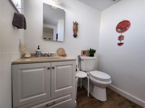 7900 Tatum Waterway Dr 506, Miami Beach FL 33141