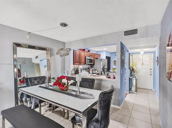 871 NE 207 Ln 20315, Miami FL 33179
