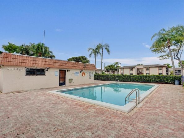 871 NE 207 Ln 20315, Miami FL 33179
