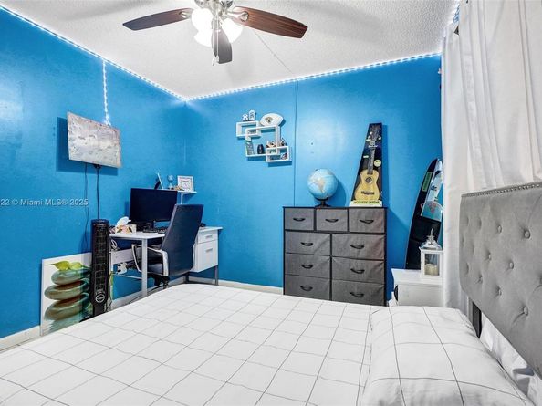 871 NE 207 Ln 20315, Miami FL 33179