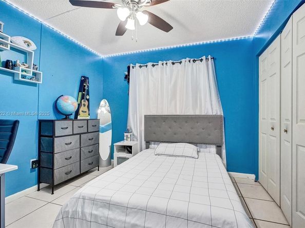 871 NE 207 Ln 20315, Miami FL 33179