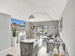 871 NE 207 Ln 20315, Miami FL 33179