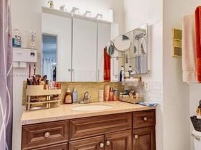 871 NE 207 Ln 20315, Miami FL 33179