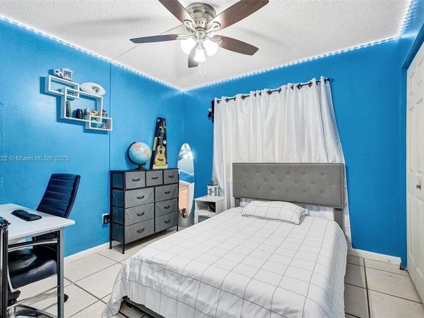 871 NE 207 Ln 20315, Miami FL 33179