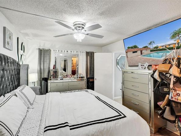 871 NE 207 Ln 20315, Miami FL 33179