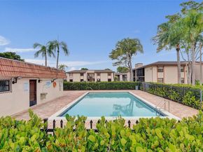 871 NE 207 Ln 20315, Miami FL 33179