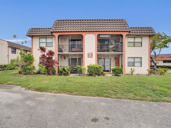 871 NE 207 Ln 20315, Miami FL 33179