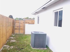 4315 SW 98th Ave, Miami FL 33165