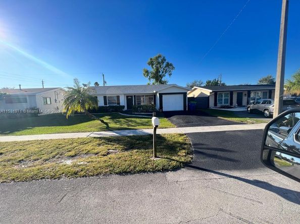 11520 NW 31st Pl, Sunrise FL 33323