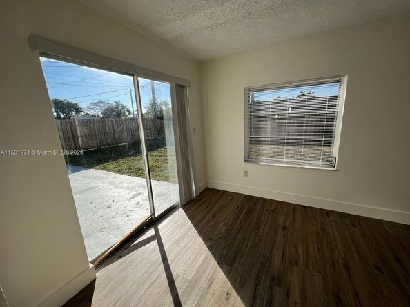11520 NW 31st Pl, Sunrise FL 33323