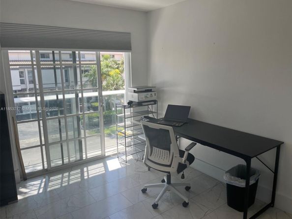 3915 NE 168th St 3915, North Miami Beach FL 33160